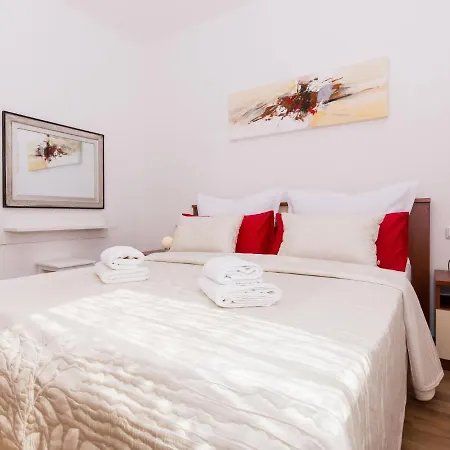 Apartamento Nikaroni-2 By Interhome