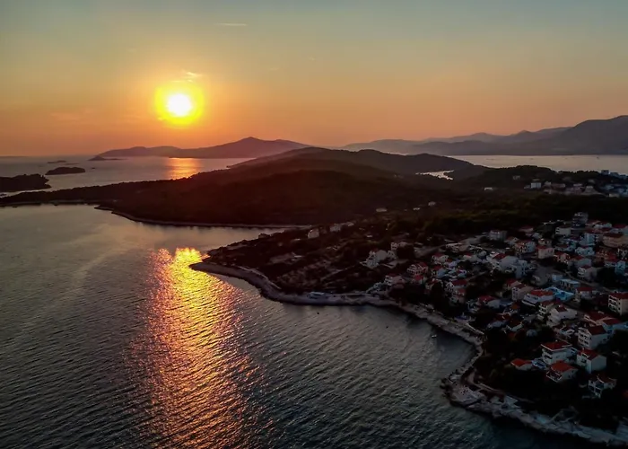 Nikaroni-2 By Interhome *