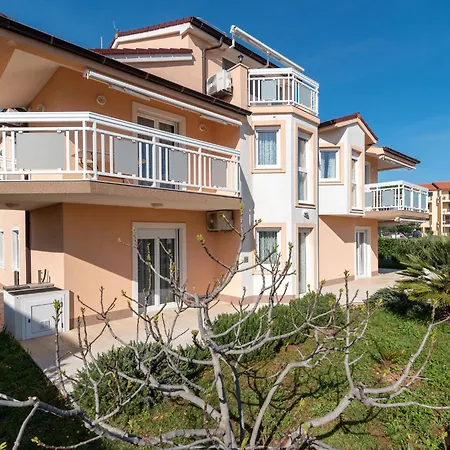 Nikaroni-2 By Interhome *