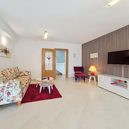 Nikaroni-2 By Interhome Appartement